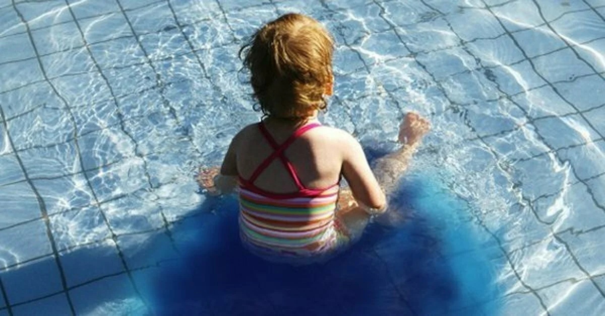 Danerous peeing in pools illness health